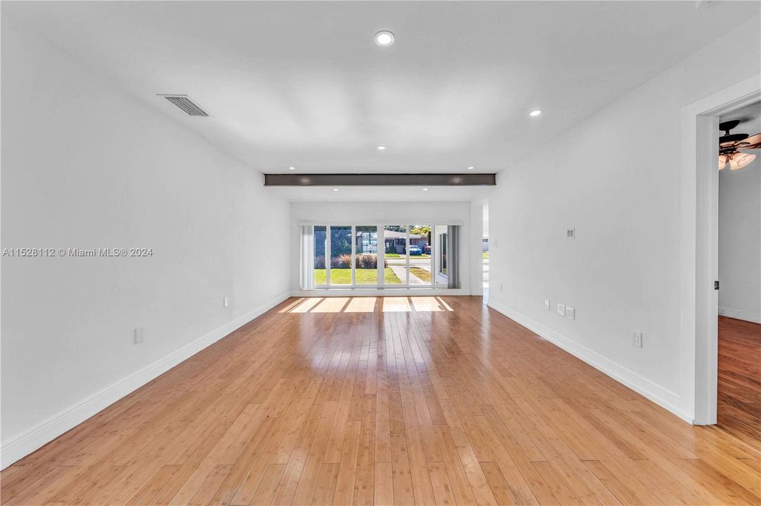 Recently Sold: $619,900 (4 beds, 3 baths, 1504 Square Feet)