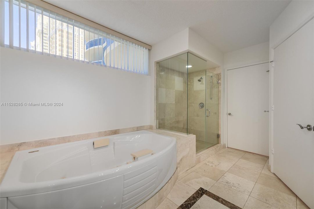 Active With Contract: $1,395,000 (2 beds, 2 baths, 1590 Square Feet)