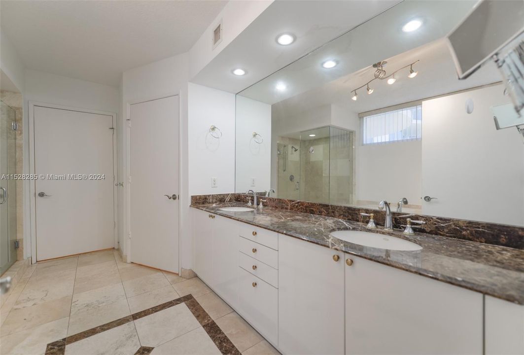 Active With Contract: $1,395,000 (2 beds, 2 baths, 1590 Square Feet)