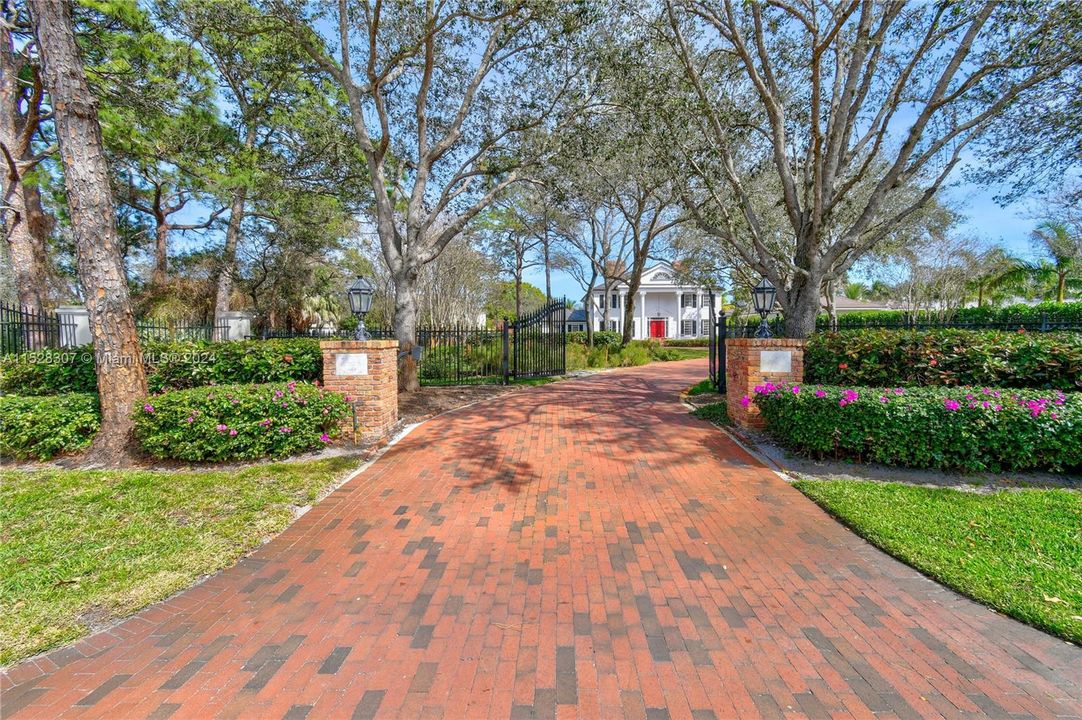 Recently Sold: $5,900,000 (4 beds, 3 baths, 5440 Square Feet)