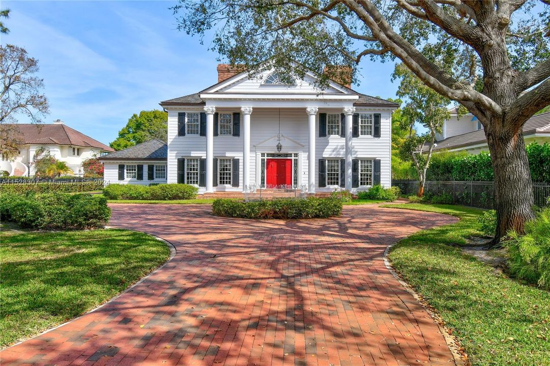 Recently Sold: $5,900,000 (4 beds, 3 baths, 5440 Square Feet)