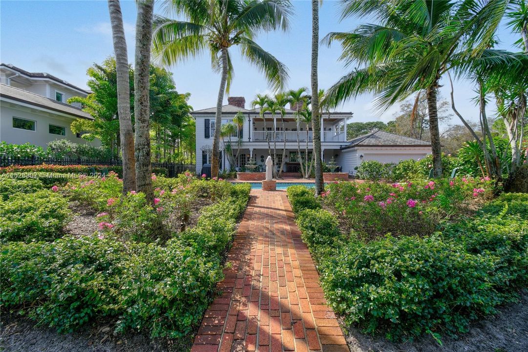 Recently Sold: $5,900,000 (4 beds, 3 baths, 5440 Square Feet)