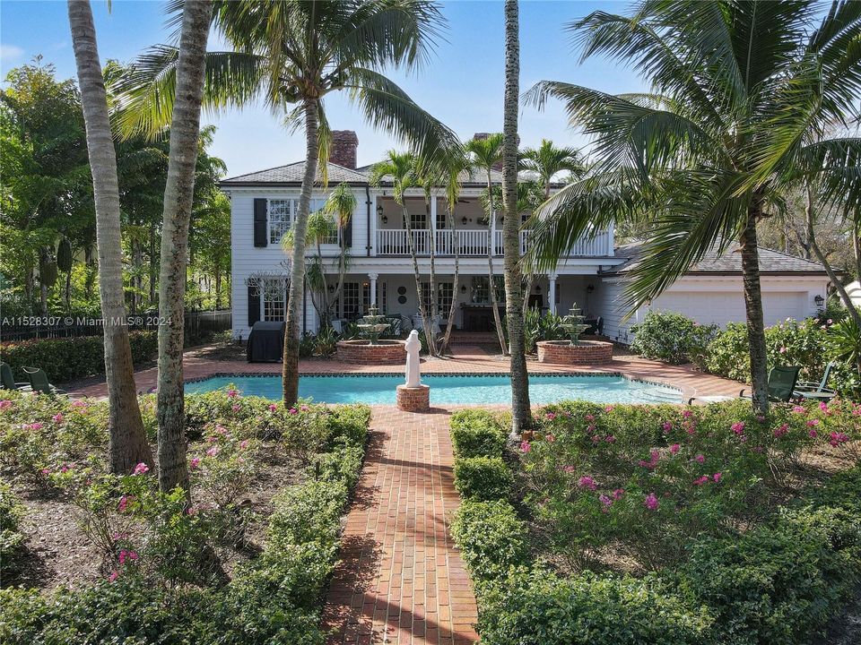 Recently Sold: $5,900,000 (4 beds, 3 baths, 5440 Square Feet)