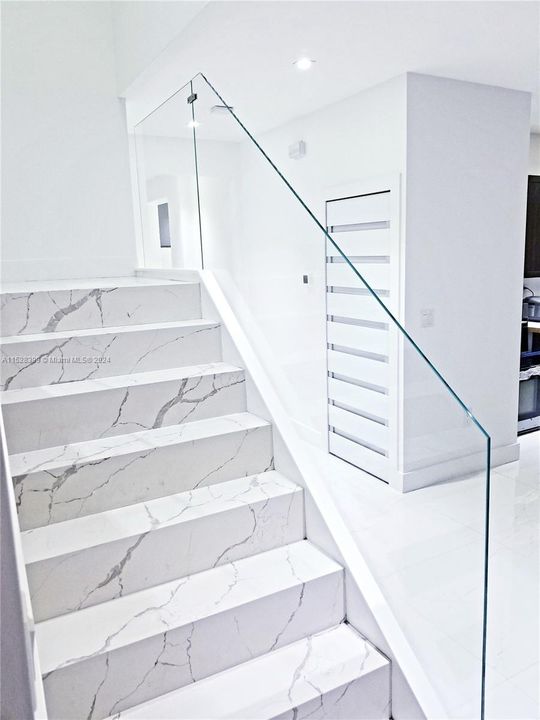 Quartz Stairway, Owners Suite