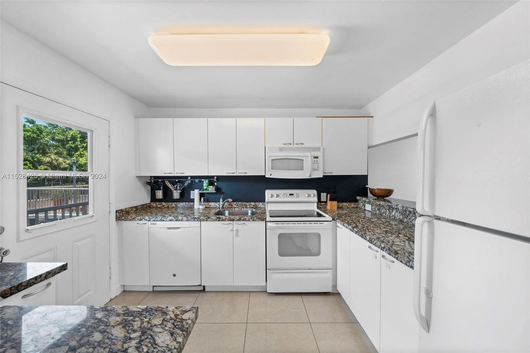 Active With Contract: $3,650 (2 beds, 2 baths, 1187 Square Feet)