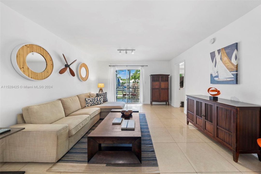 Active With Contract: $3,650 (2 beds, 2 baths, 1187 Square Feet)