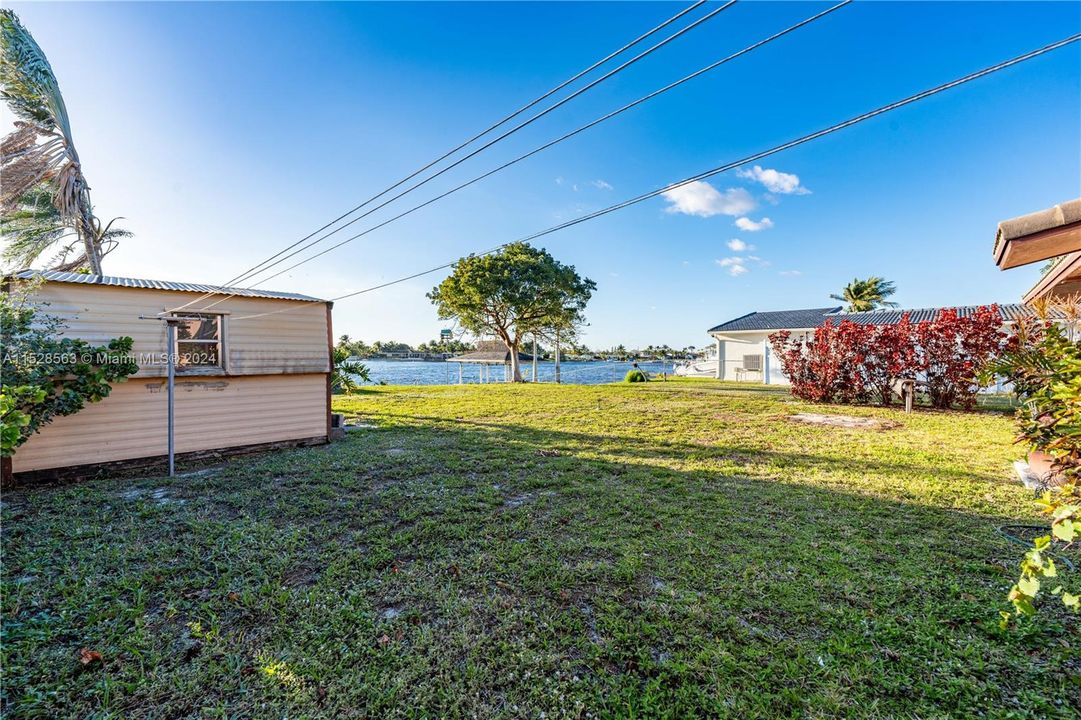 Active With Contract: $680,000 (3 beds, 1 baths, 1097 Square Feet)