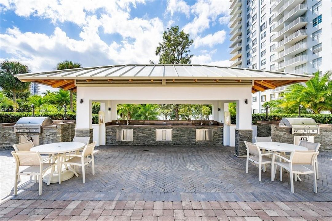 Active With Contract: $249,950 (1 beds, 1 baths, 1066 Square Feet)