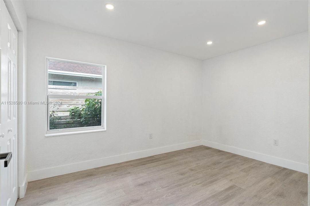 Recently Sold: $574,000 (3 beds, 2 baths, 1040 Square Feet)