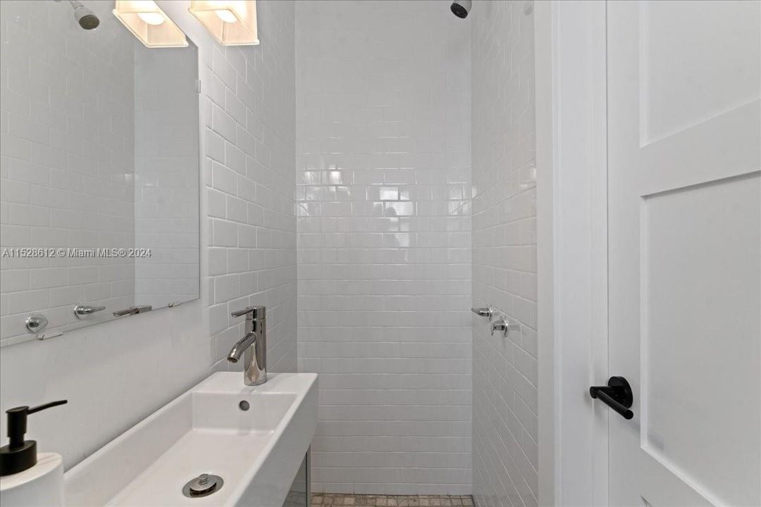 最近租的: $5,100 (3 贝兹, 2 浴室, 1359 平方英尺)