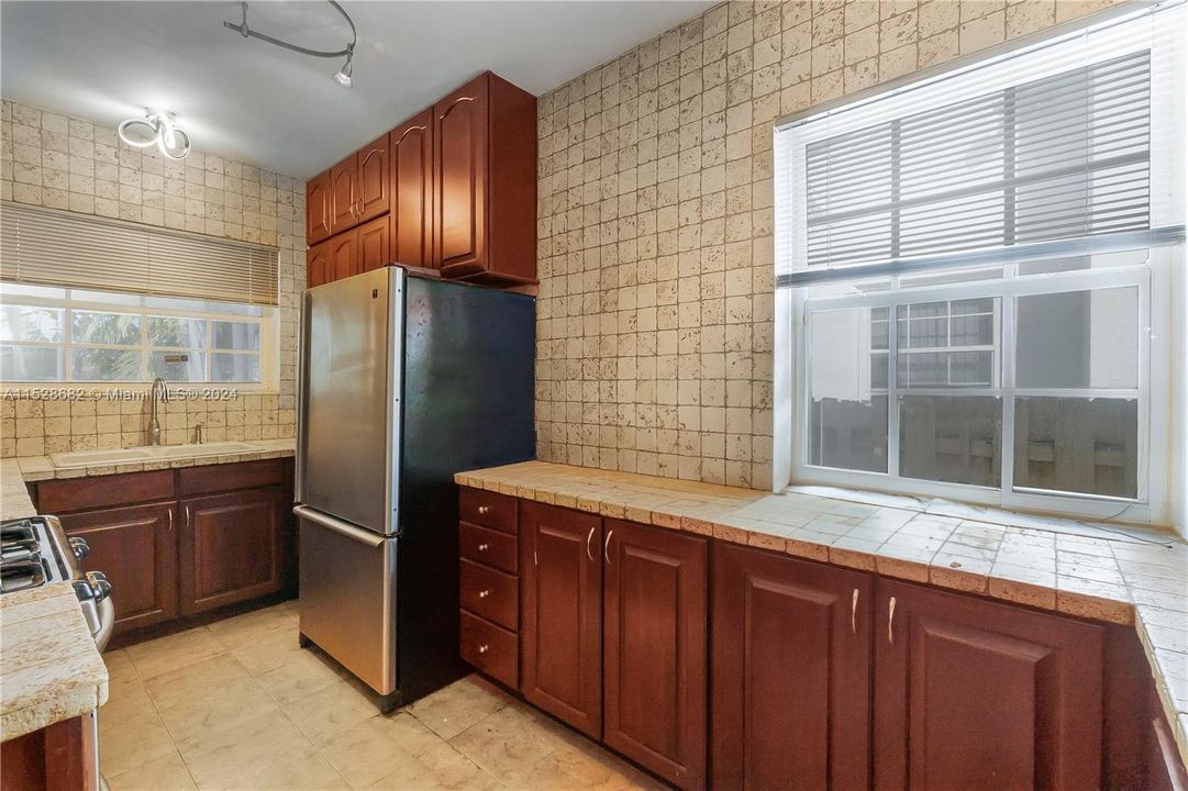 Recently Sold: $1,365,000 (2 beds, 2 baths, 1271 Square Feet)