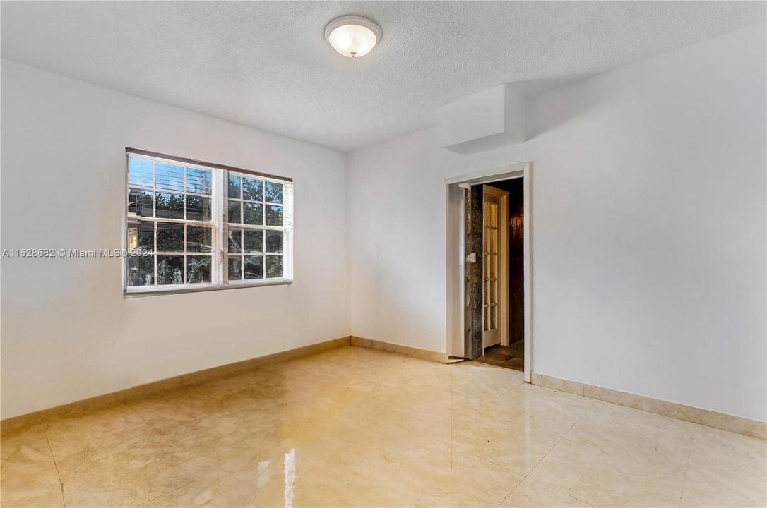 Recently Sold: $1,365,000 (2 beds, 2 baths, 1271 Square Feet)