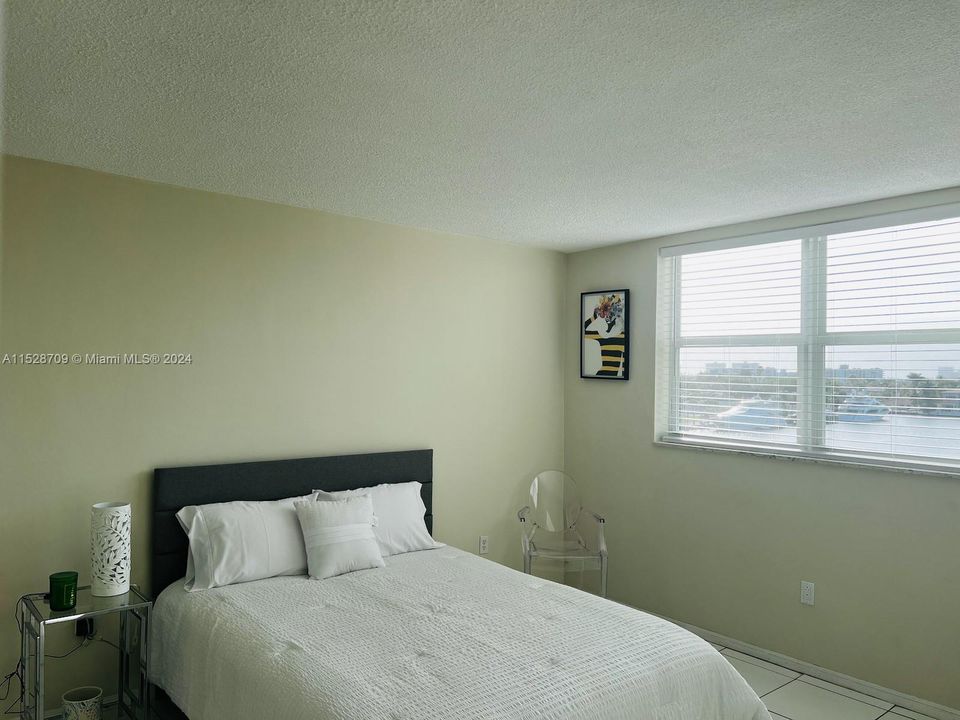 For Sale: $259,000 (1 beds, 1 baths, 768 Square Feet)