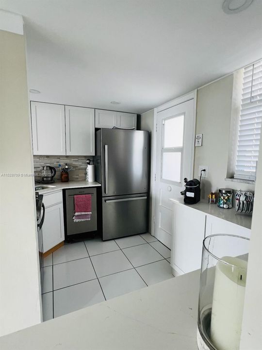 For Sale: $259,000 (1 beds, 1 baths, 768 Square Feet)