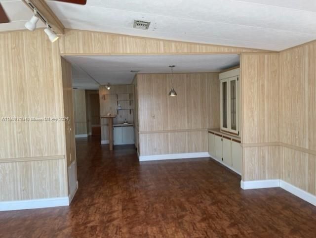 For Rent: $3,500 (2 beds, 2 baths, 1368 Square Feet)