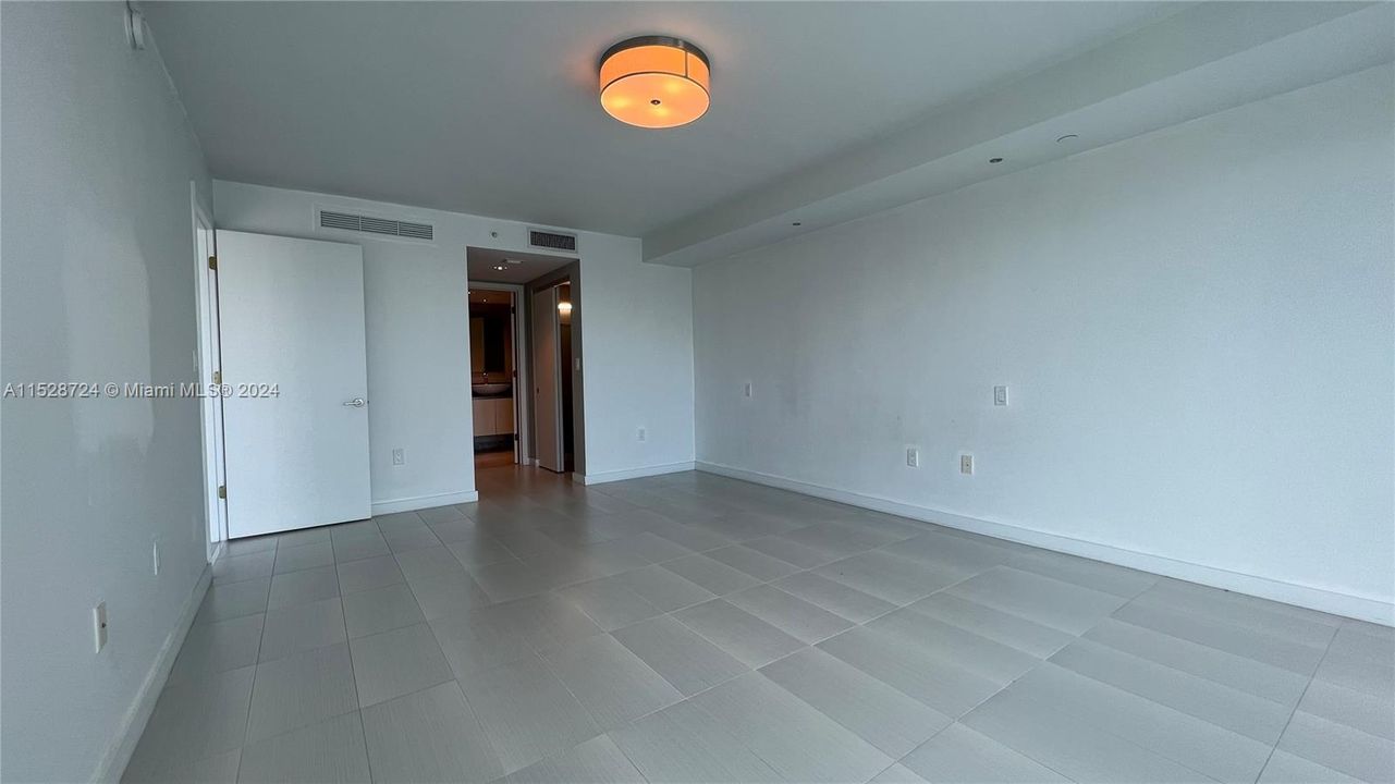 For Sale: $1,100,000 (2 beds, 2 baths, 1199 Square Feet)