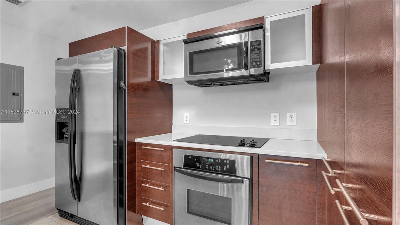 For Sale: $460,000 (1 beds, 1 baths, 794 Square Feet)