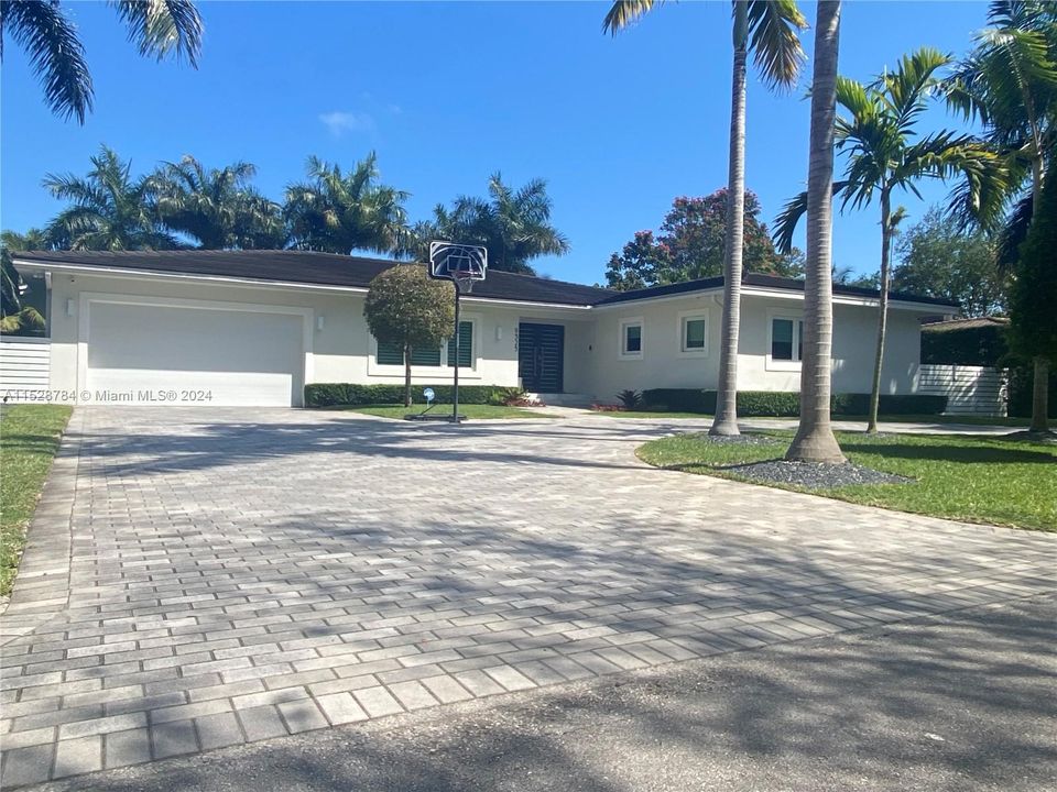 Recently Sold: $2,480,000 (4 beds, 4 baths, 3291 Square Feet)