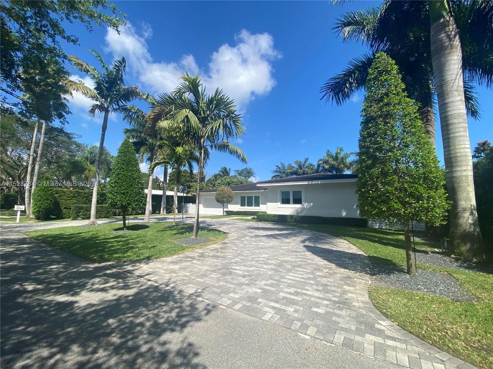 Recently Sold: $2,480,000 (4 beds, 4 baths, 3291 Square Feet)