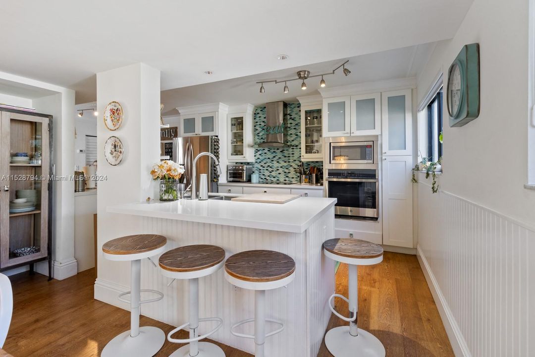 Active With Contract: $1,995,000 (3 beds, 2 baths, 1964 Square Feet)