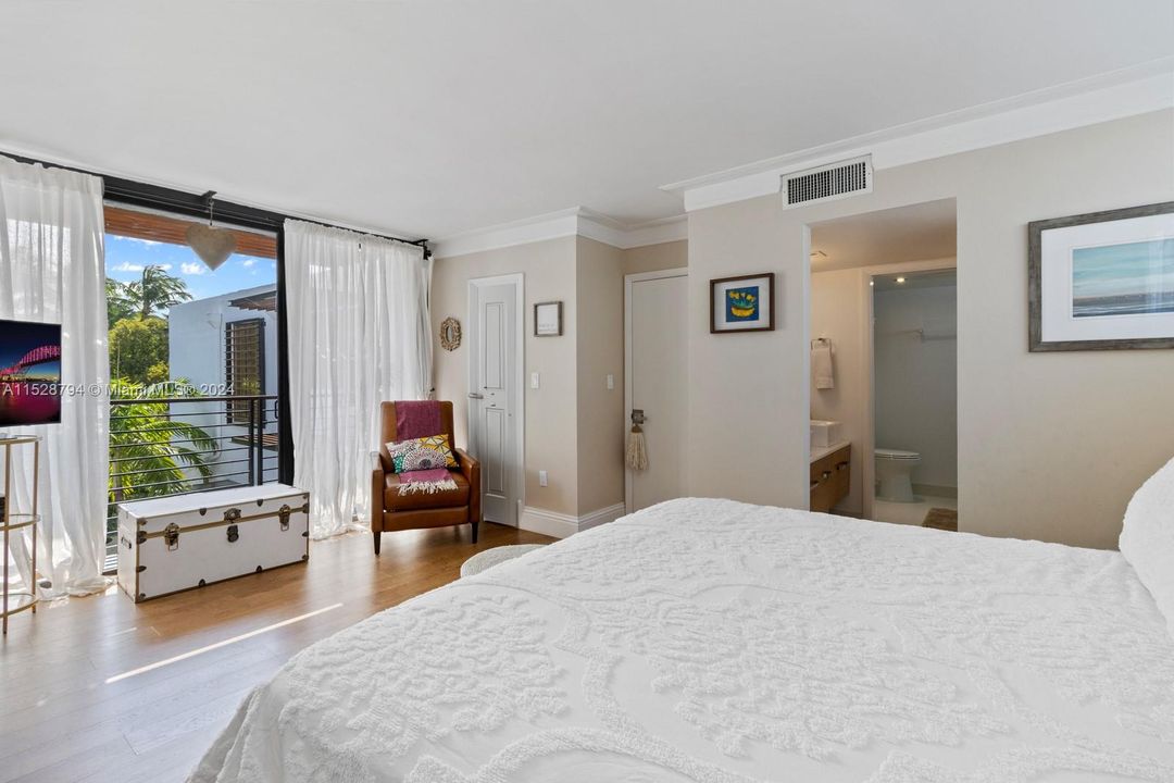 Active With Contract: $1,995,000 (3 beds, 2 baths, 1964 Square Feet)