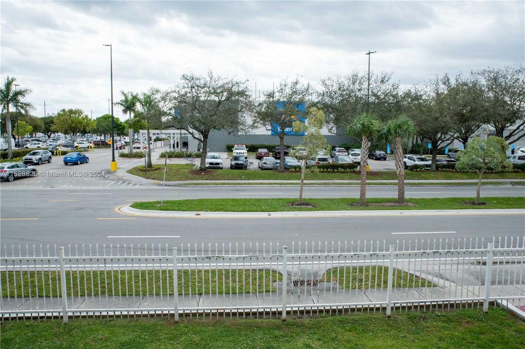 最近售出: $170,000 (1 贝兹, 1 浴室, 730 平方英尺)