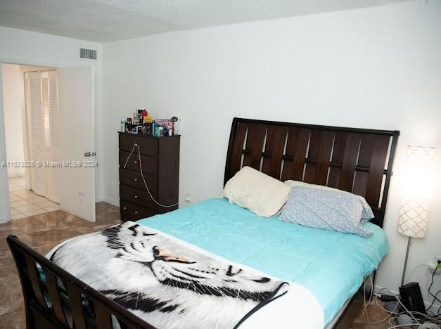 最近售出: $170,000 (1 贝兹, 1 浴室, 730 平方英尺)