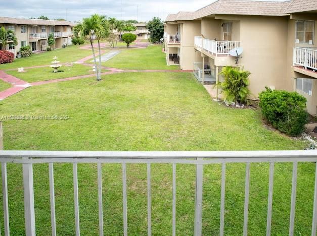 最近售出: $170,000 (1 贝兹, 1 浴室, 730 平方英尺)