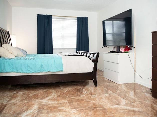 最近售出: $170,000 (1 贝兹, 1 浴室, 730 平方英尺)