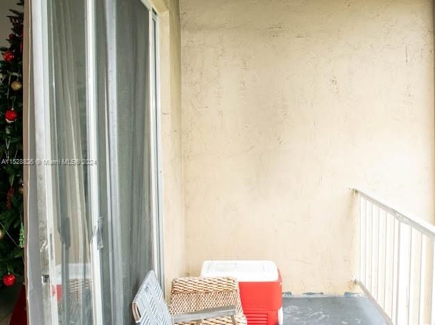 最近售出: $170,000 (1 贝兹, 1 浴室, 730 平方英尺)