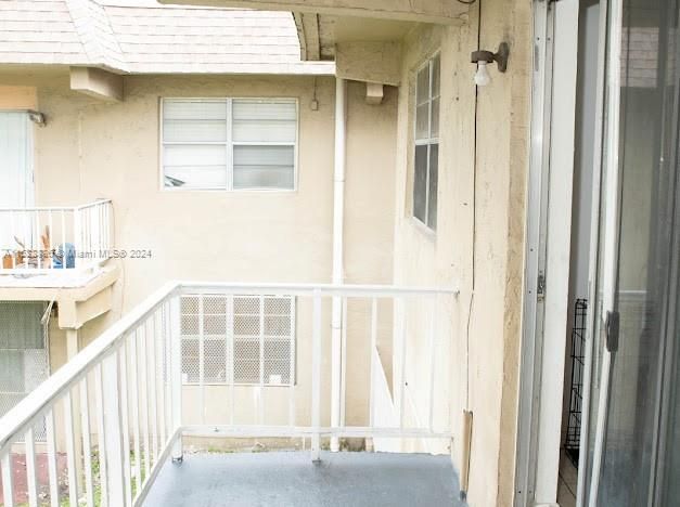 最近售出: $170,000 (1 贝兹, 1 浴室, 730 平方英尺)