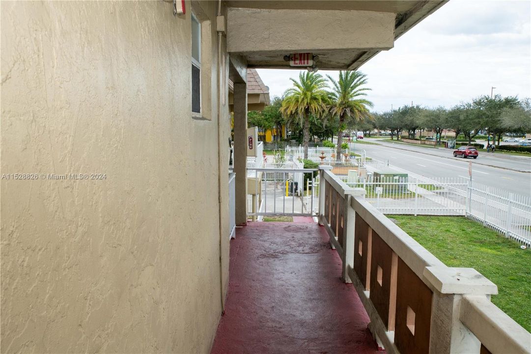 最近售出: $170,000 (1 贝兹, 1 浴室, 730 平方英尺)