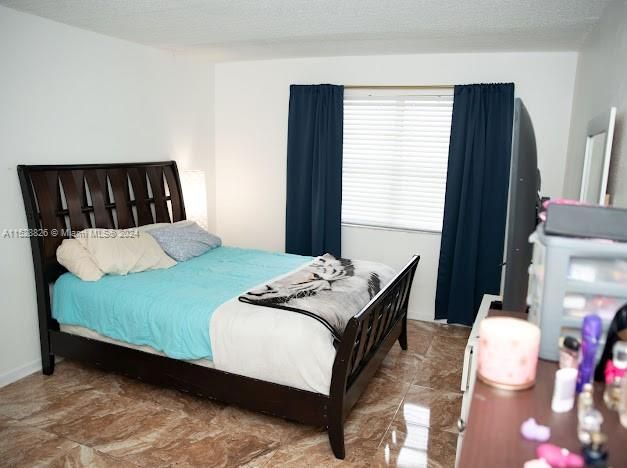 最近售出: $170,000 (1 贝兹, 1 浴室, 730 平方英尺)