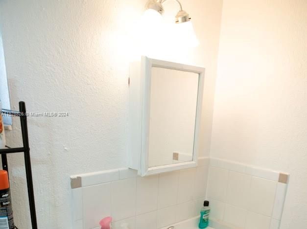 最近售出: $170,000 (1 贝兹, 1 浴室, 730 平方英尺)