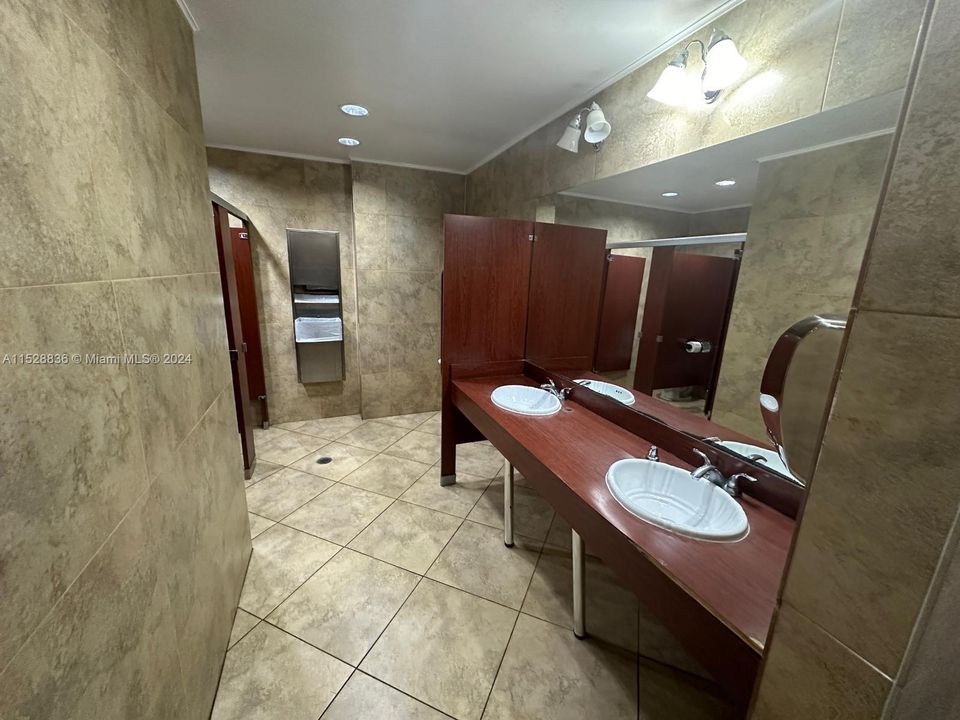 最近租的: $3,900 (0 贝兹, 0 浴室, 0 平方英尺)