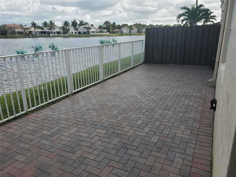 Recently Sold: $850,000 (3 beds, 2 baths, 2104 Square Feet)