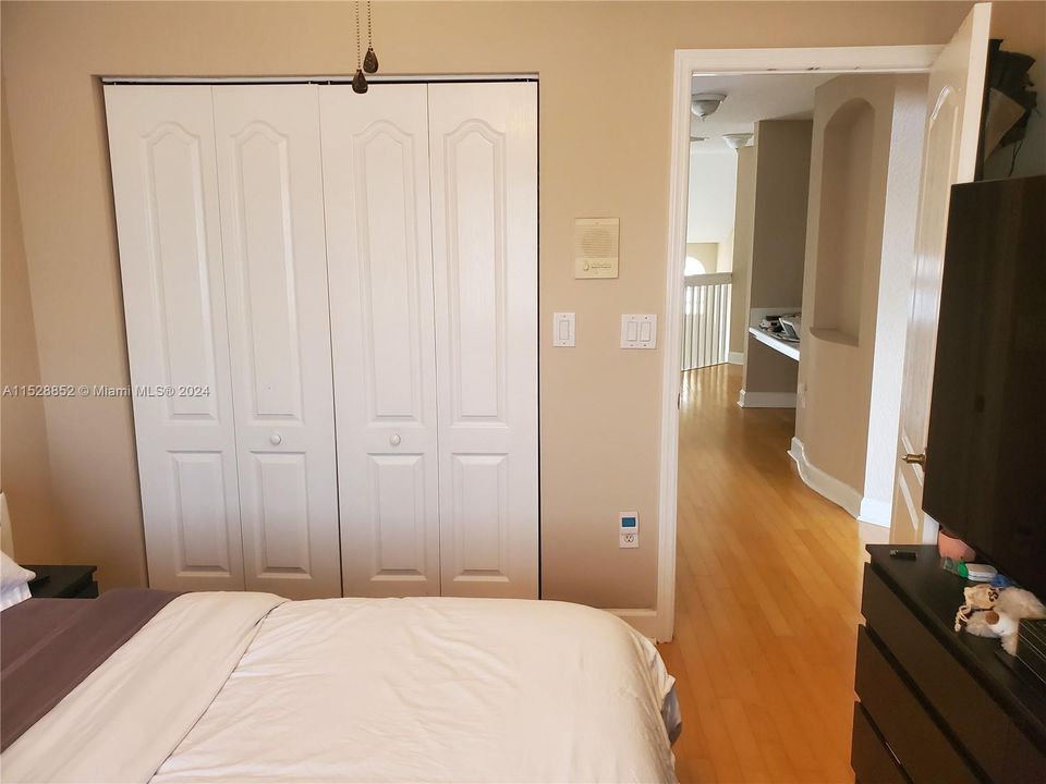 Recently Sold: $850,000 (3 beds, 2 baths, 2104 Square Feet)