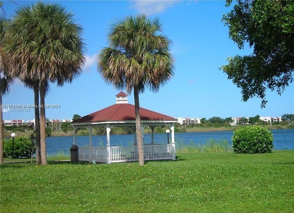 Recently Rented: $1,704 (1 beds, 1 baths, 786 Square Feet)