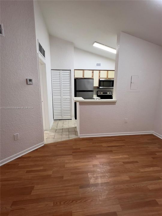 Recently Rented: $1,704 (1 beds, 1 baths, 786 Square Feet)