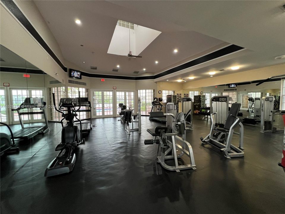 Recently Rented: $1,704 (1 beds, 1 baths, 786 Square Feet)