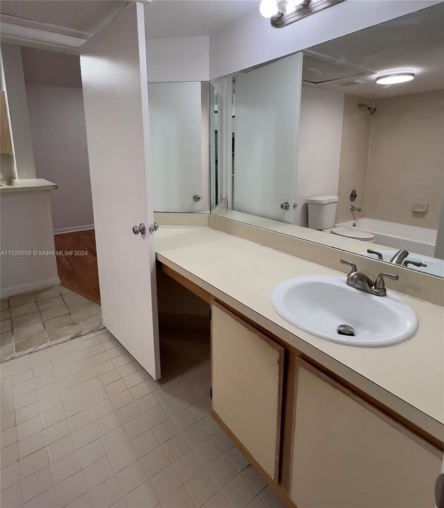 Recently Rented: $1,704 (1 beds, 1 baths, 786 Square Feet)