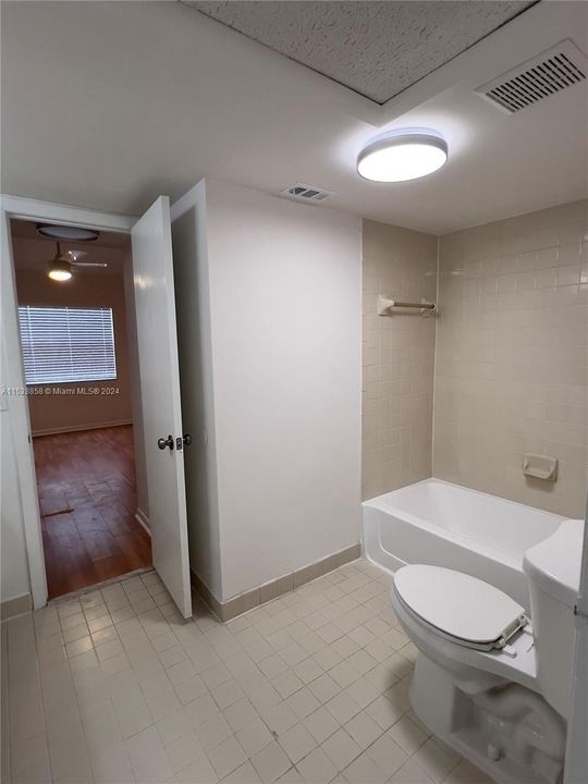 Recently Rented: $1,704 (1 beds, 1 baths, 786 Square Feet)