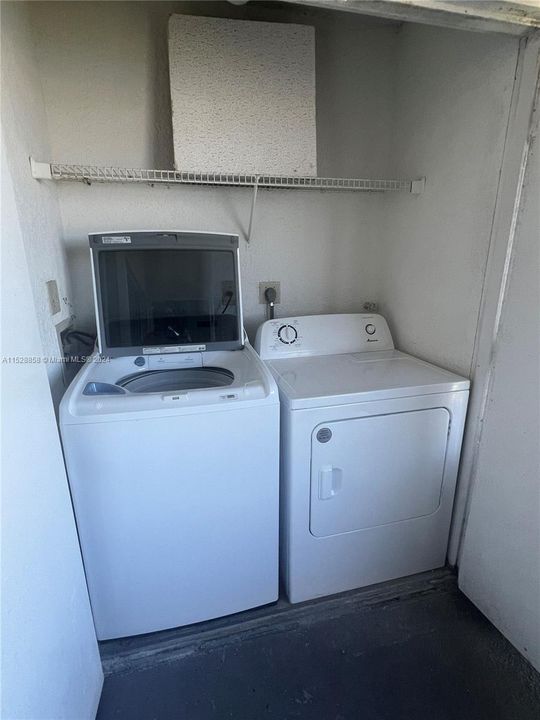 Recently Rented: $1,704 (1 beds, 1 baths, 786 Square Feet)