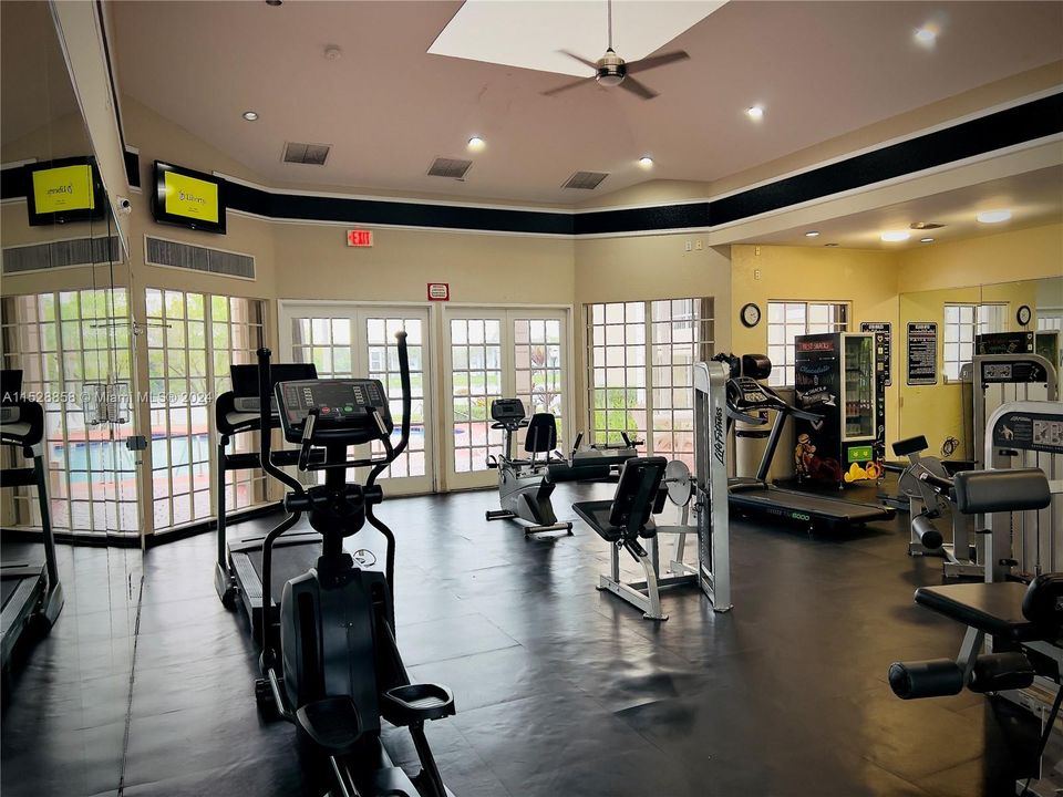 Recently Rented: $1,704 (1 beds, 1 baths, 786 Square Feet)