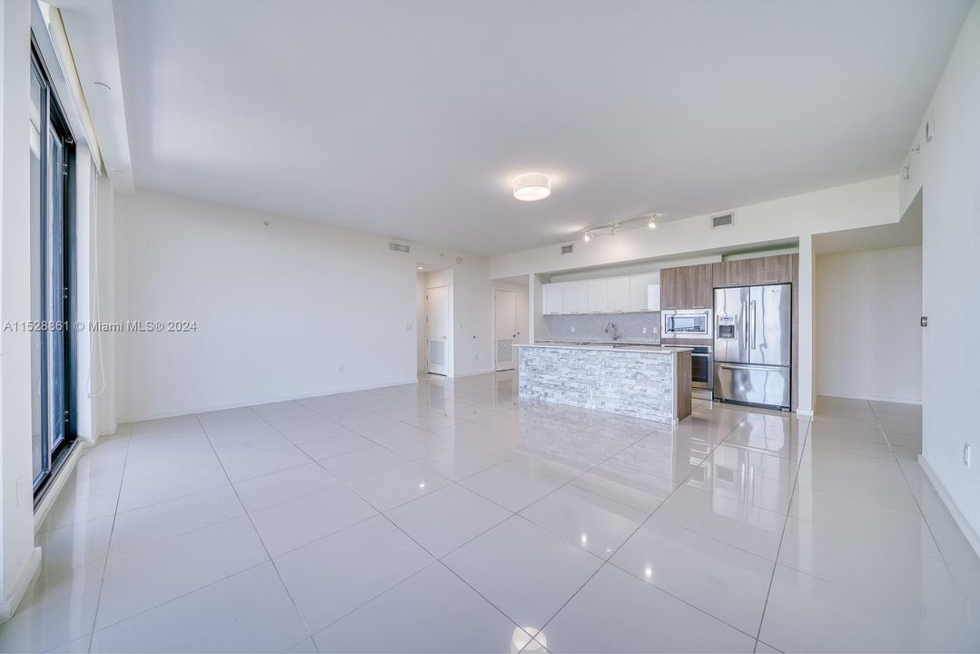 Recientemente alquilado: $4,600 (3 camas, 2 baños, 1557 Pies cuadrados)