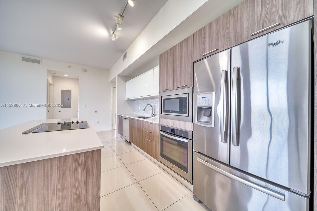 Recientemente alquilado: $4,600 (3 camas, 2 baños, 1557 Pies cuadrados)