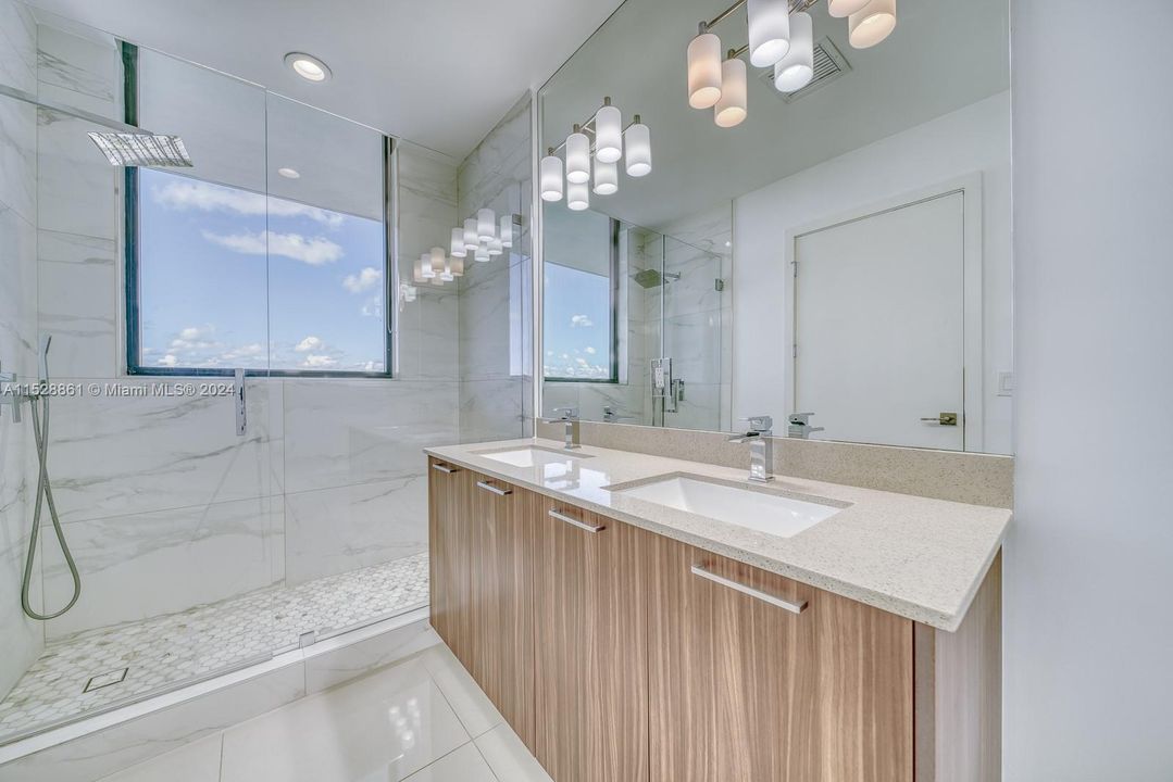 Recientemente alquilado: $4,600 (3 camas, 2 baños, 1557 Pies cuadrados)