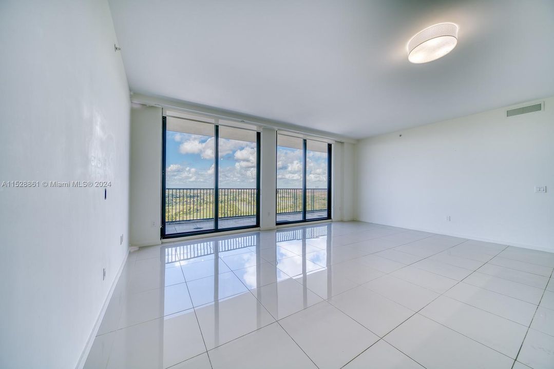 Recientemente alquilado: $4,600 (3 camas, 2 baños, 1557 Pies cuadrados)