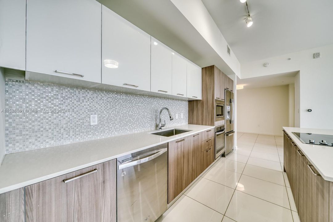 Recientemente alquilado: $4,600 (3 camas, 2 baños, 1557 Pies cuadrados)