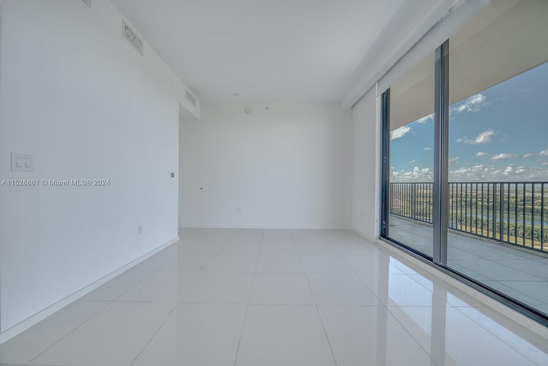 Recientemente alquilado: $4,600 (3 camas, 2 baños, 1557 Pies cuadrados)